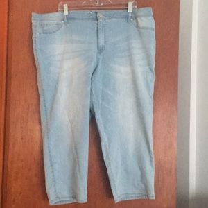 Dressbarn plus size 22 light denim Capri